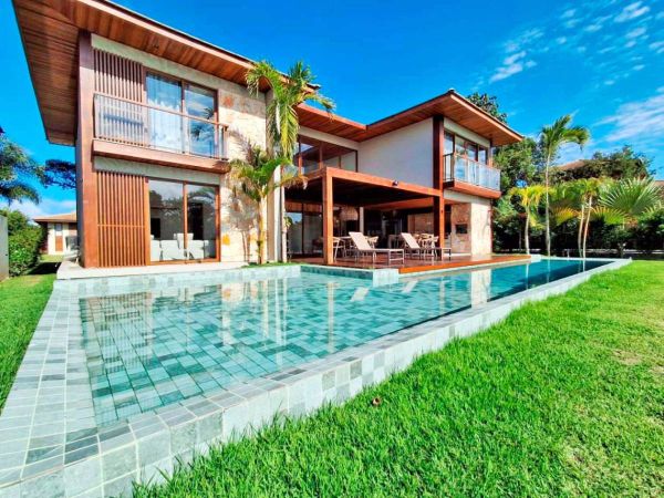 Casa de condomínio à venda com 5 quartos, 385m²
