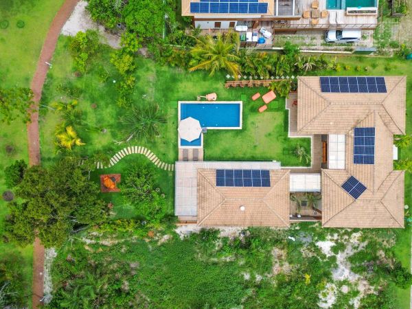 Casa de condomínio à venda com 6 quartos, 332m²