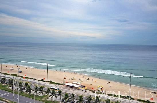 APARTAMENTO FRENTE MAR NA AVENIDA LUCIO COSTA