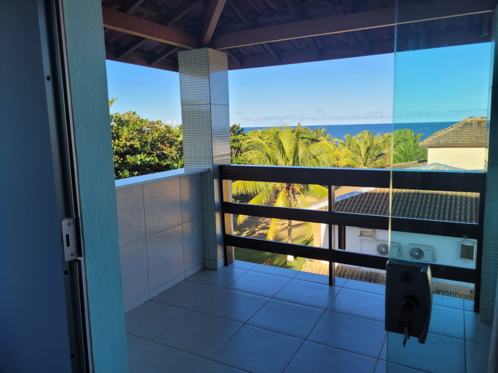 Casa à beira-mar em Barra do Jacuípe com 4 quartos, incluindo duas suítes com vista mar!