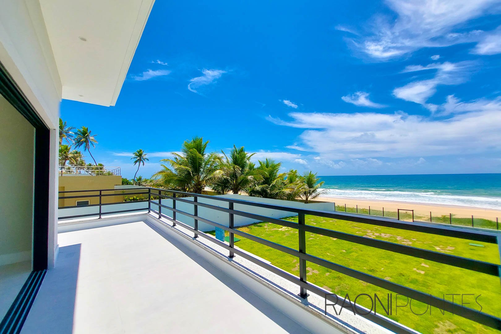 Casa alto padrão beira mar no Litoral Norte da Bahia