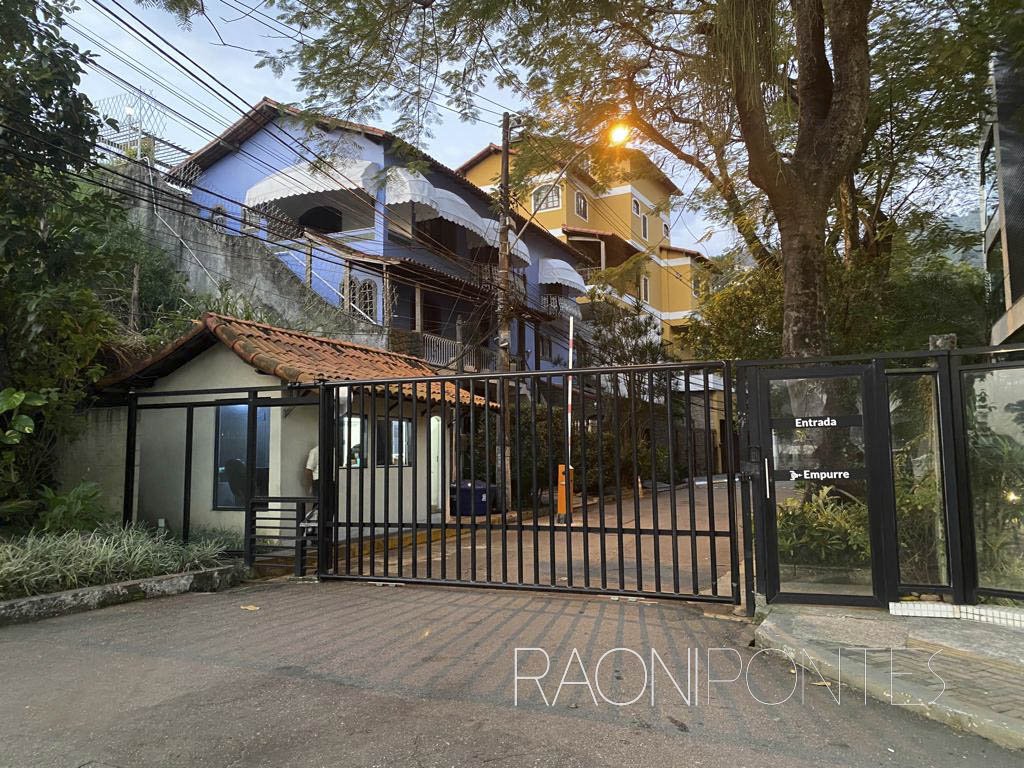 Casa com localização privilegiada em Charitas, fins comerciais ou residências - Niterói