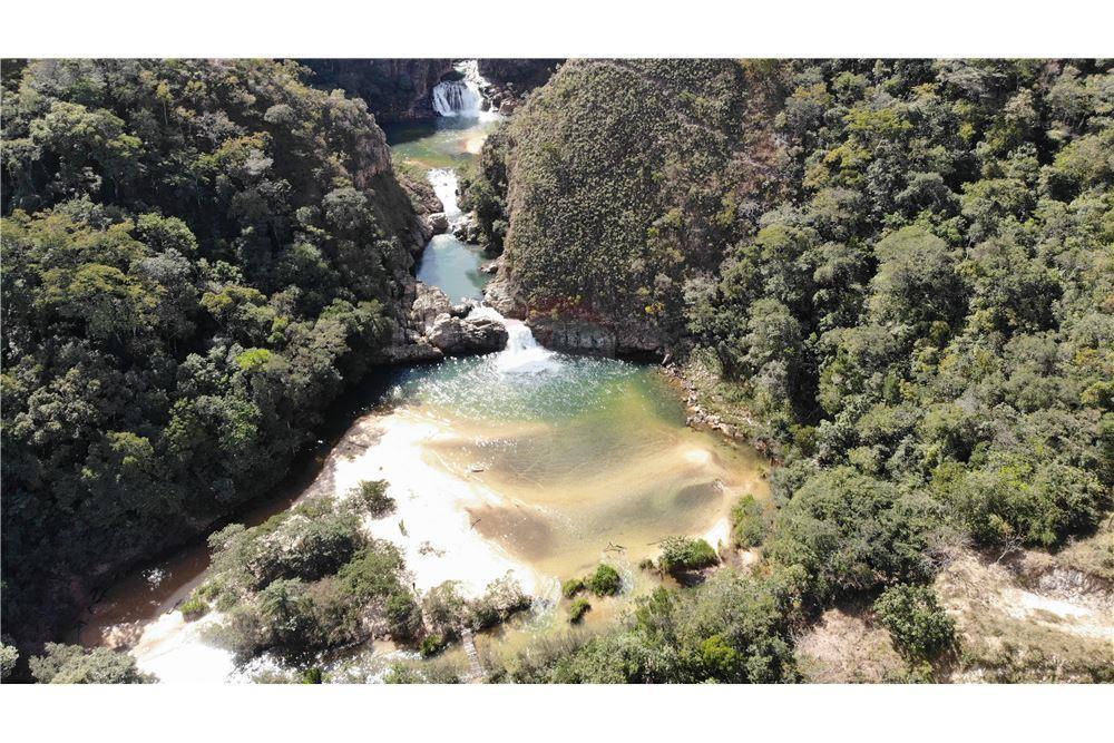 Fazenda à venda, com uma das cachoeiras mais lindas da Serra da Canastra!