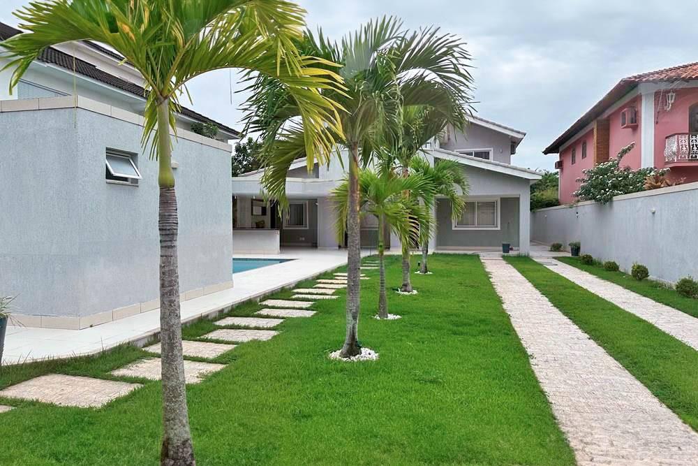 Linda Casa de 6 Suites para Alugar em Condomínio Fechado (Crystal Lake)