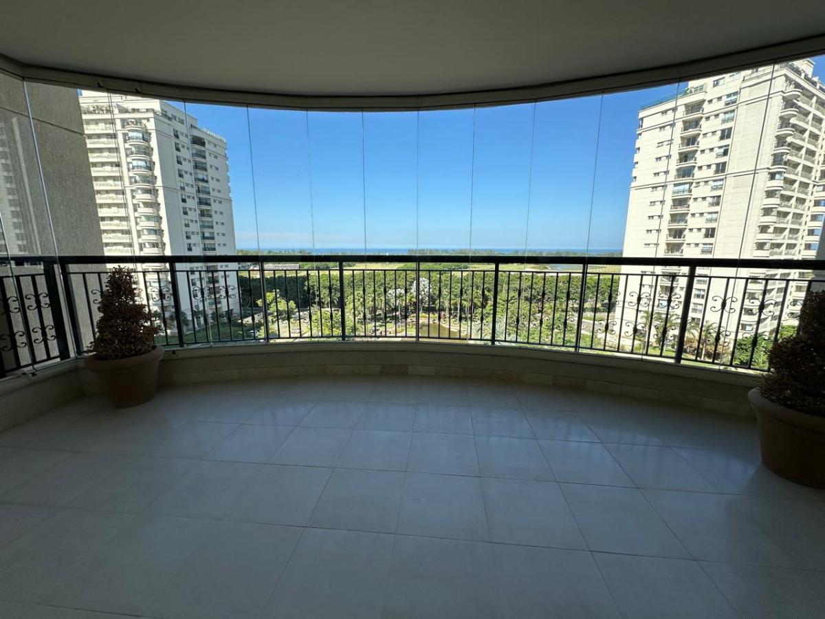 MARAVILHOSO APARTAMENTO COM VISTA MAR E PARA O CAMPO DE GOLF NA BARRA DA TIJUCA